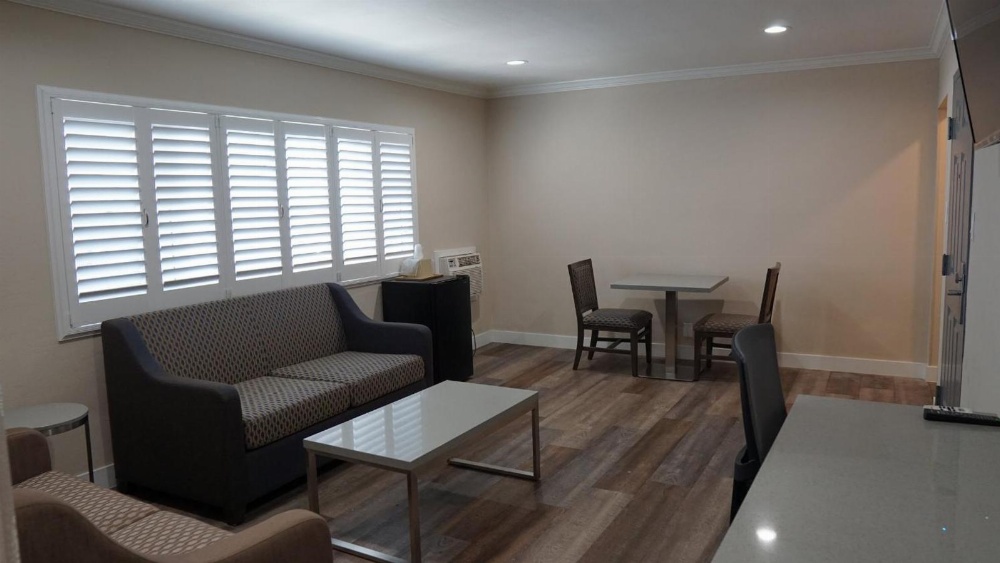 Sea Breeze Inn Main image
