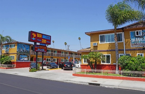 Sea Breeze Inn image 1