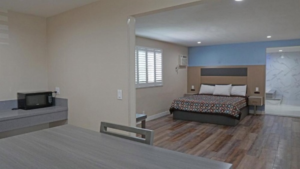 Sea Breeze Inn image 15